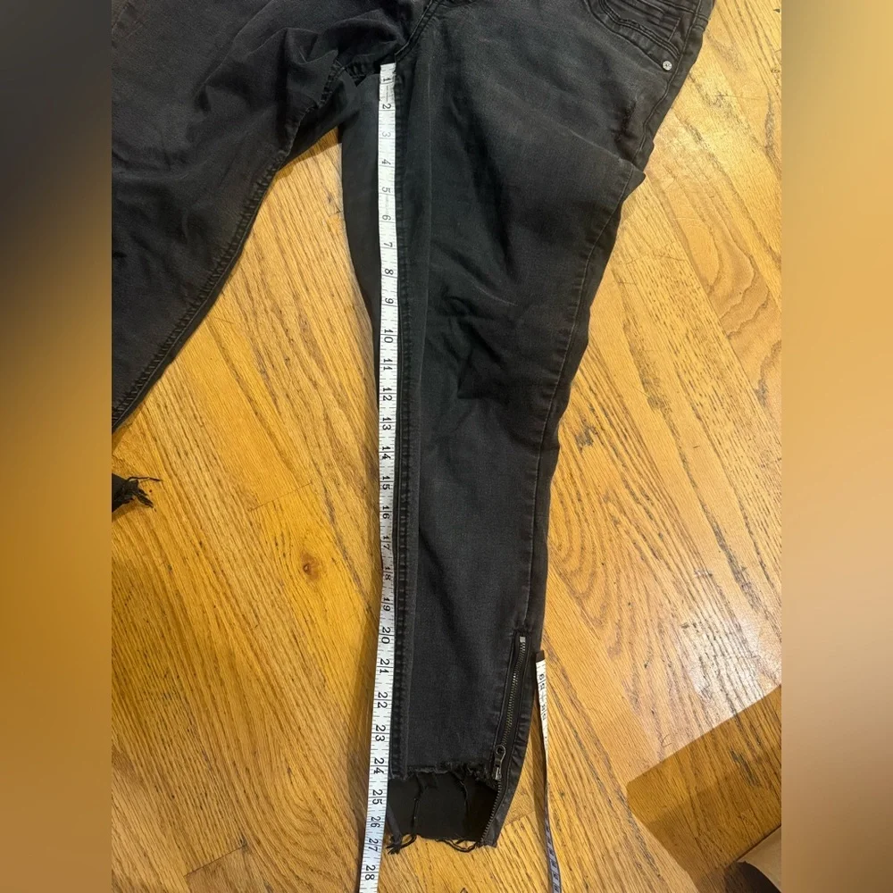 Democracy Black Ankle Jeans - Picture 14 of 14